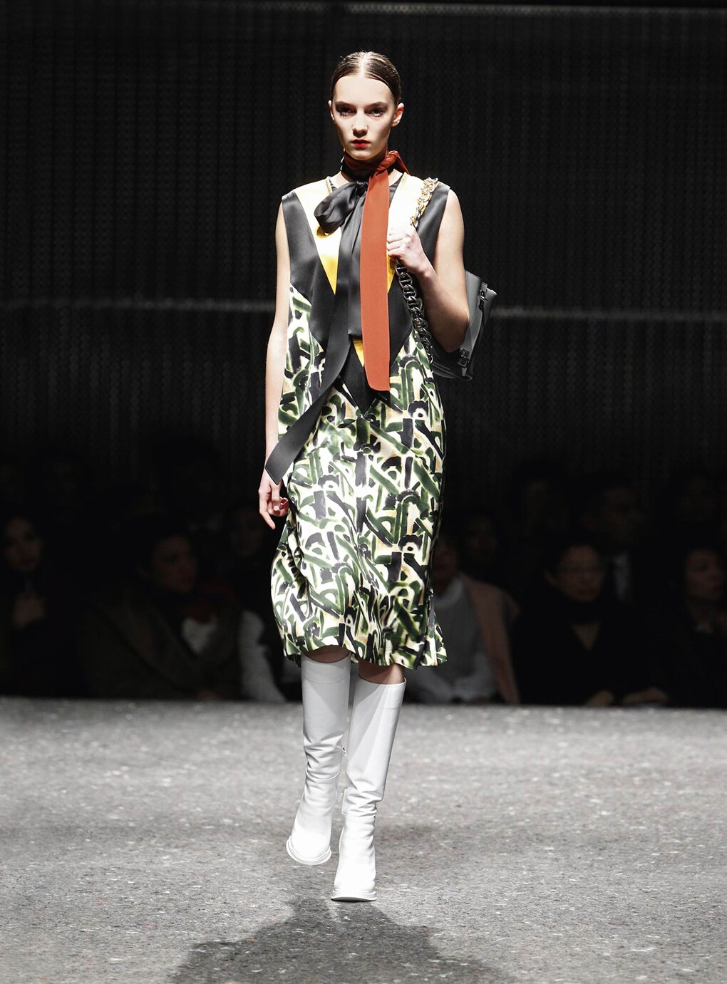 Look 16