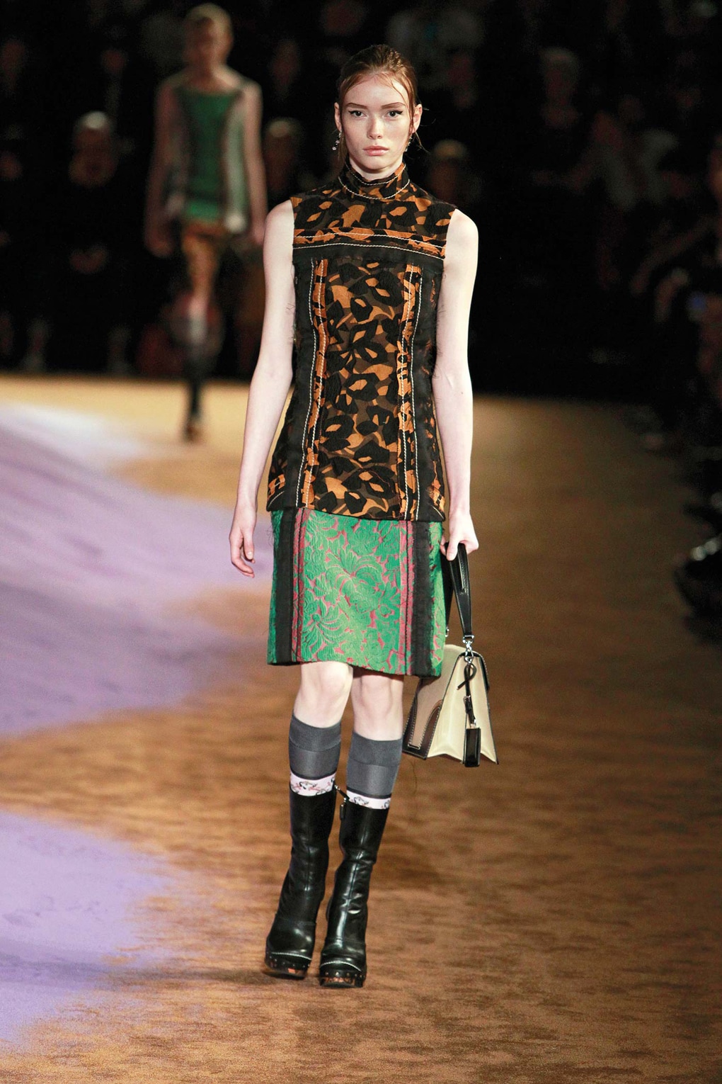 Look 16