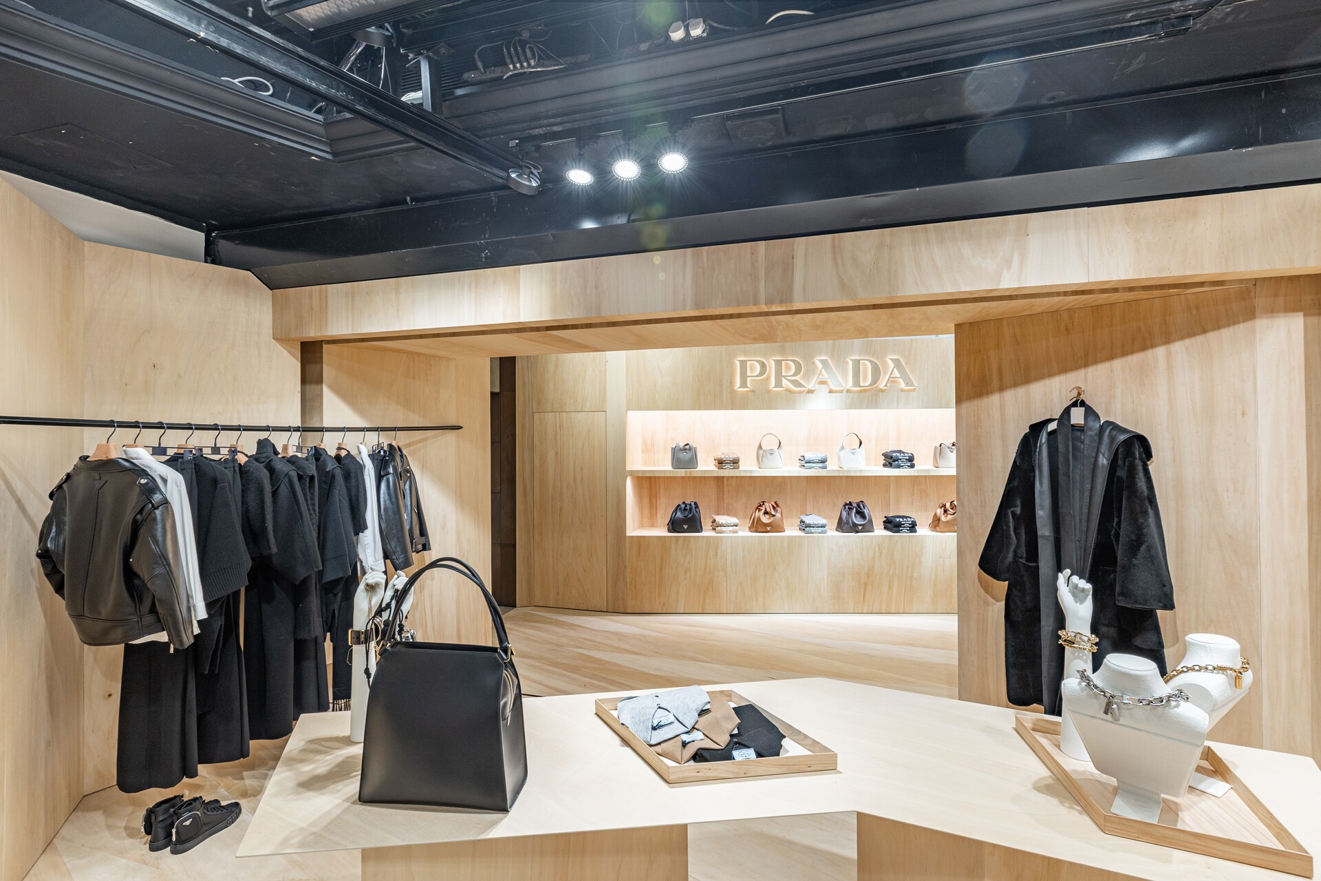 Store 04