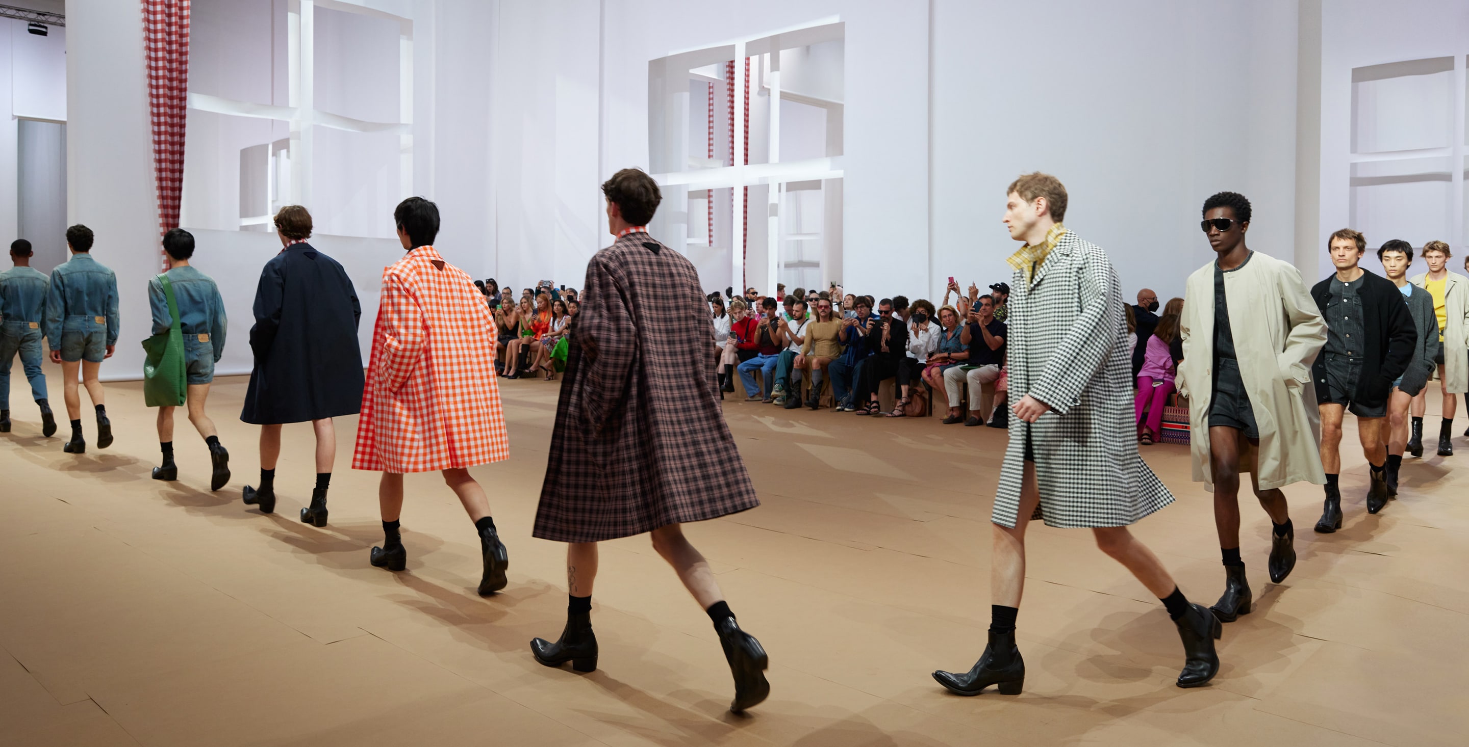 Discover LOUIS VUITTON Spring Summer 2023 Menswear Collection