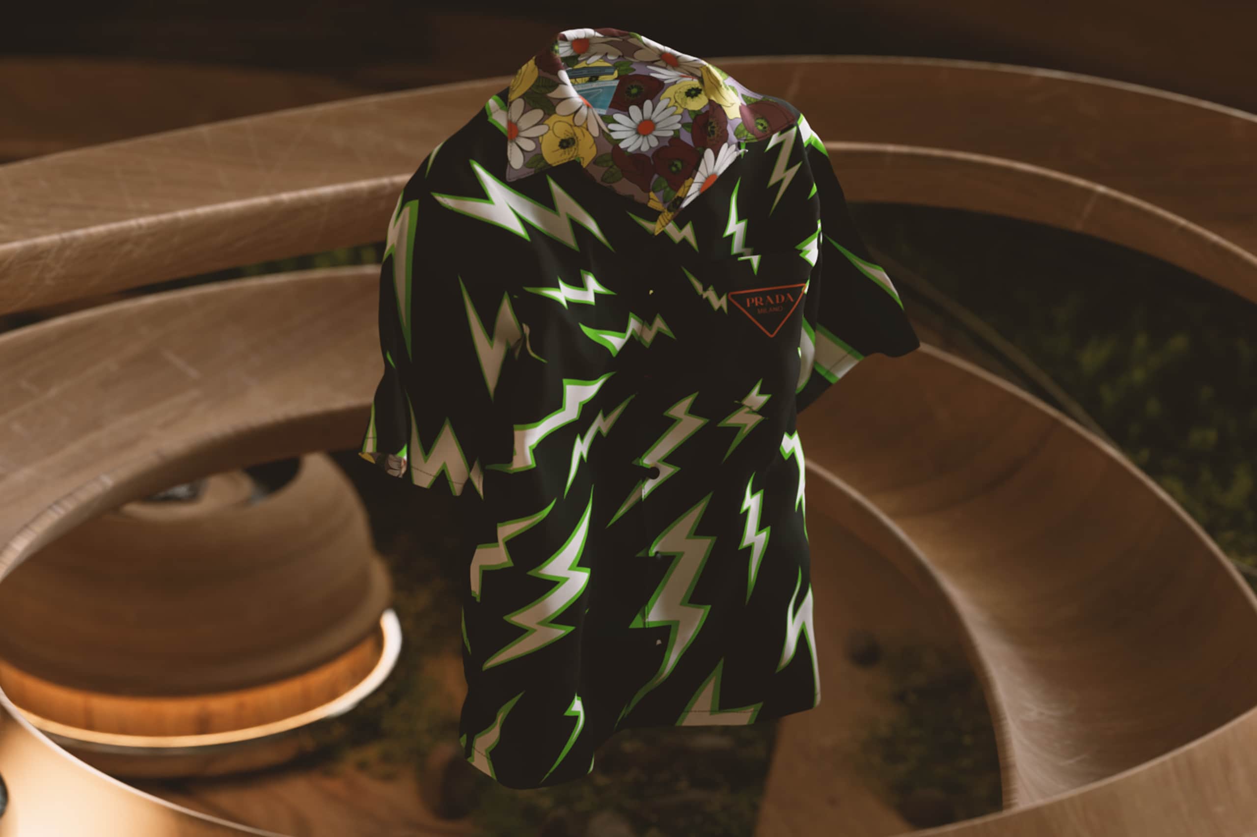 プラダ　PRADA SPHERE Prada presents Pradasphere II exhibition in Shanghai - YouTube