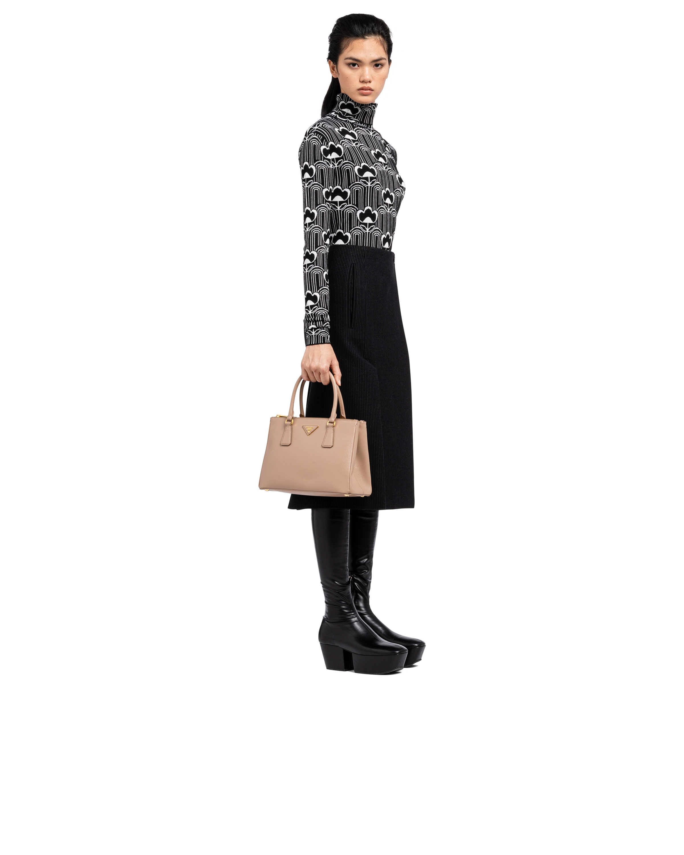 prada saffiano medium size