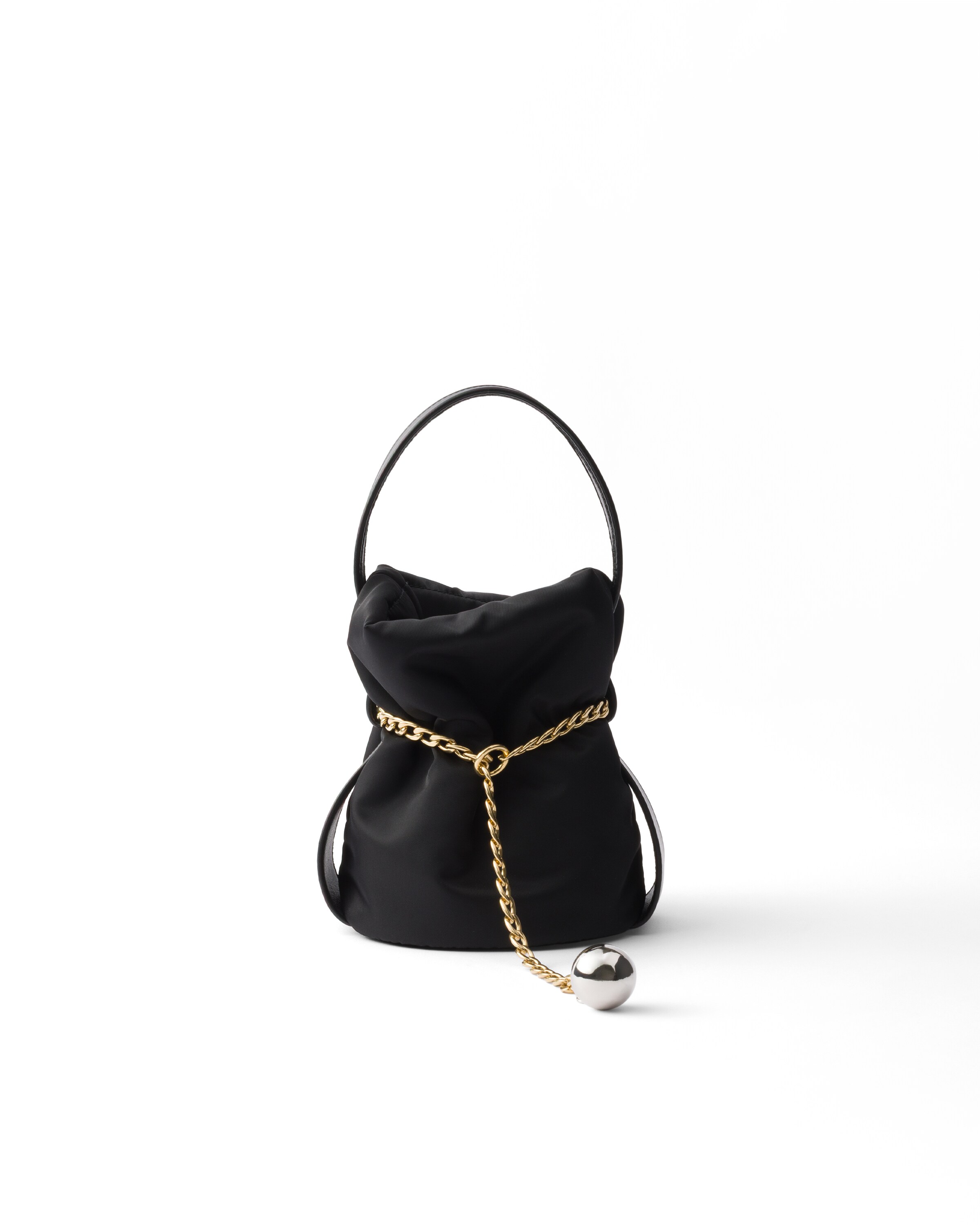 Prada Petit Sac Seau En Re-nylon Noir Et Cuir Nappa, Femme, Noir