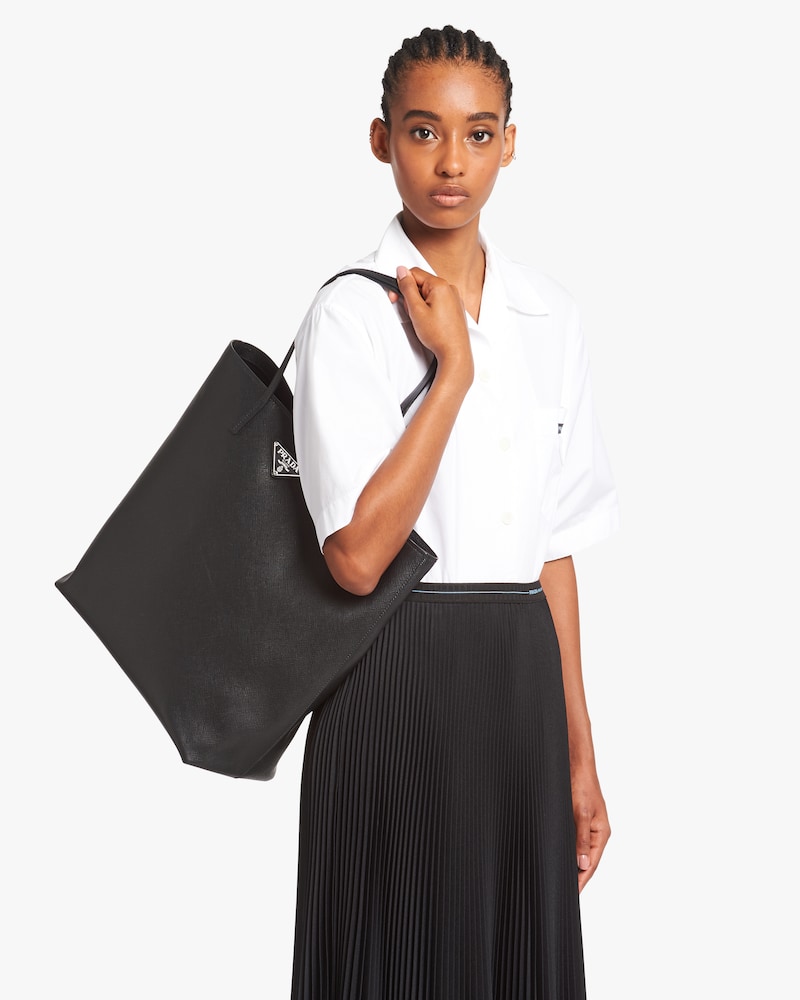 prada medium saffiano