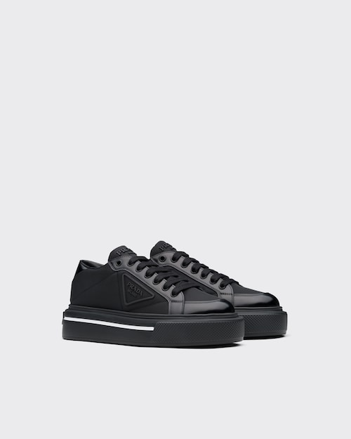 ブラック プラダ マクロ Re Nylon xブラッシュドレザー スニーカー | Prada