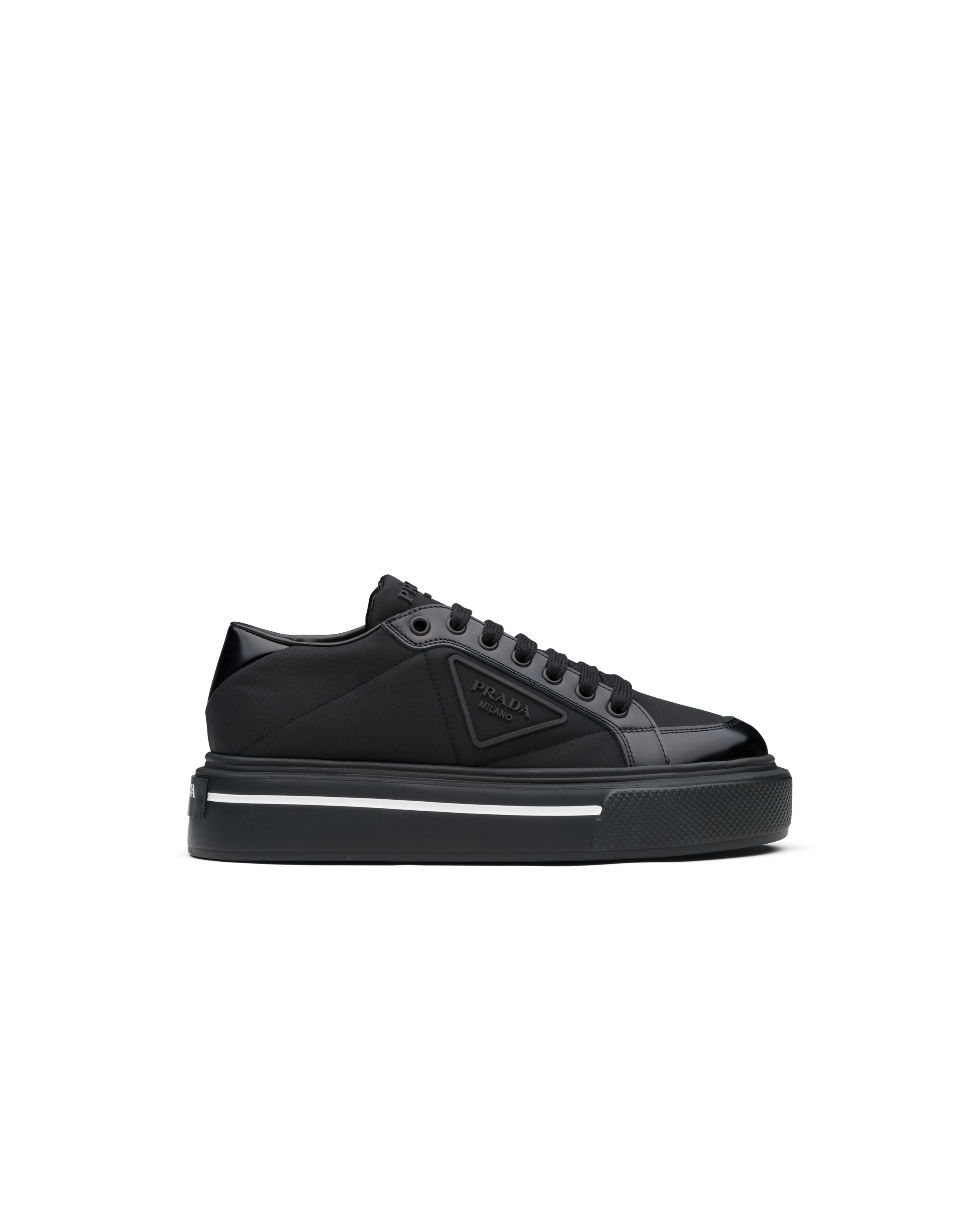 ブラック プラダ マクロ Re Nylon Xブラッシュドレザー スニーカー | PRADA