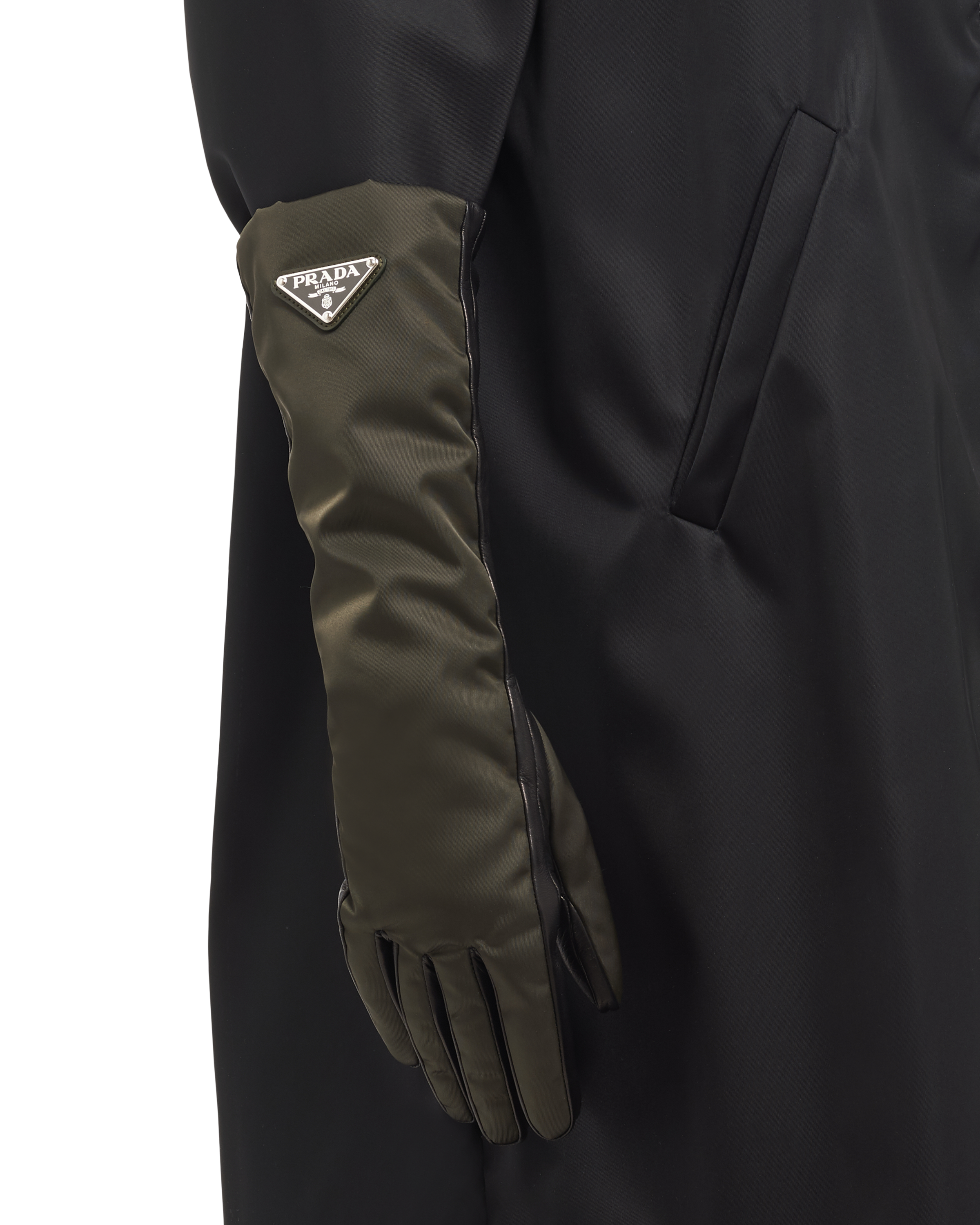 カーキ ブラック ナイロンxナッパレザー グローブ Prada カーキ ブラック ナイロンxナッパレザー グローブ Prada