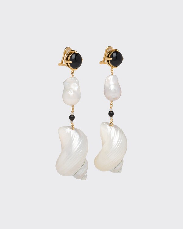 Silver earrings with shells Silver earrings with shells