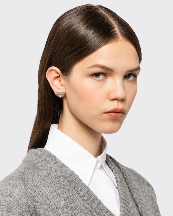 Pendientes con circonitas y logo en cristal Pendientes con circonitas y logo en cristal