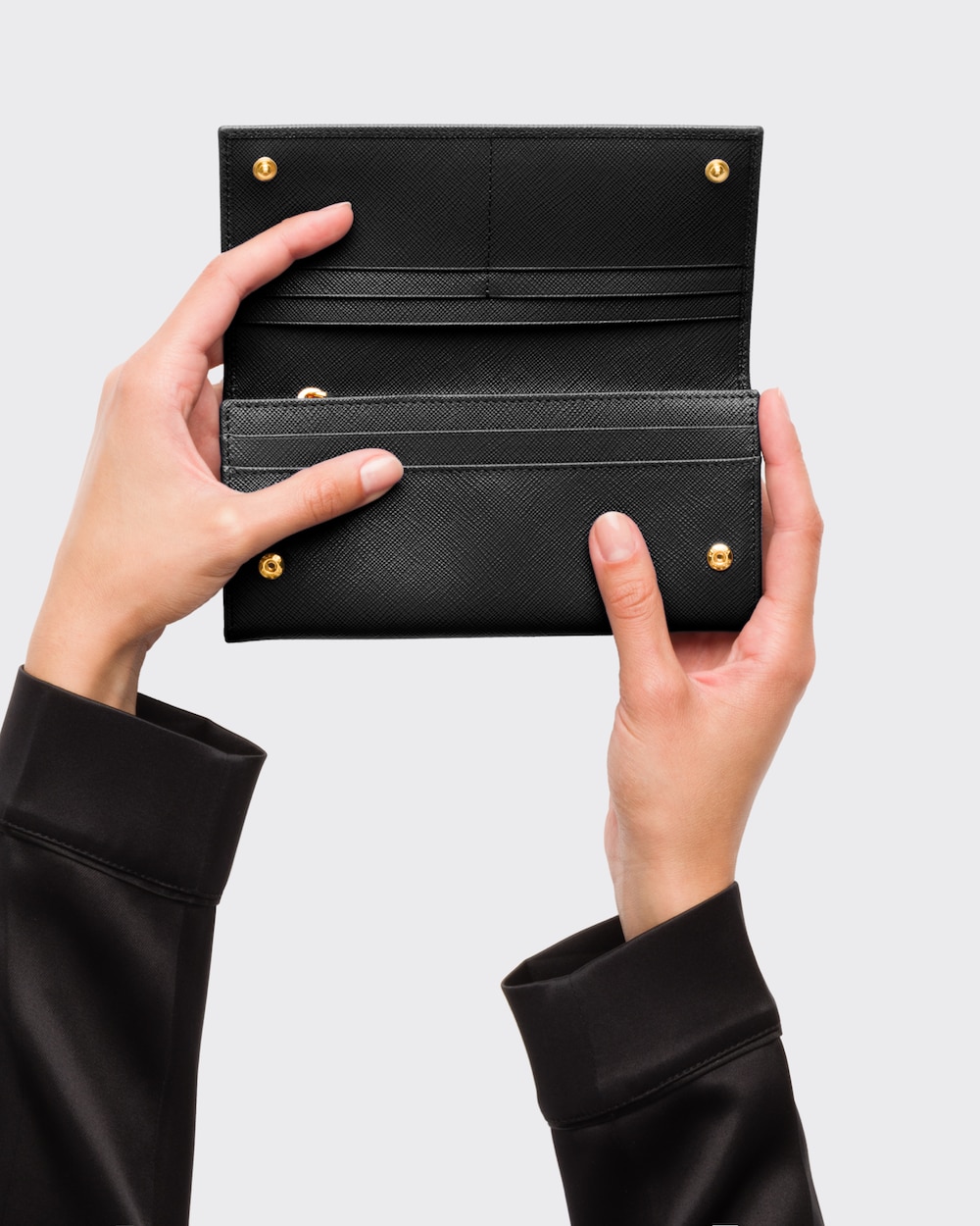 長版Saffiano 皮革銀包黑色| Prada