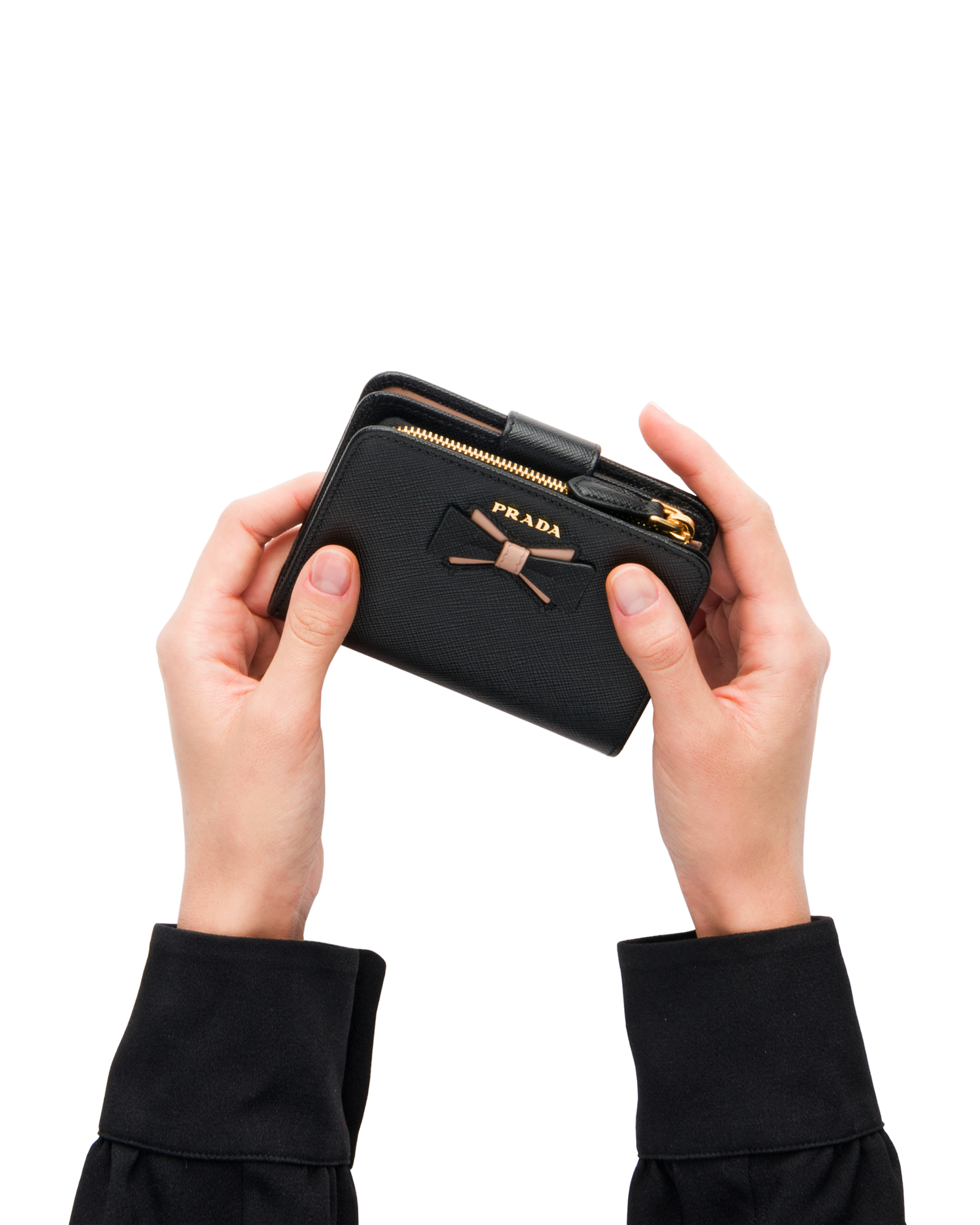 ブラック ペールピンク リボン付サフィアーノレザー 財布 Prada ブラック ペールピンク リボン付サフィアーノレザー 財布 Prada