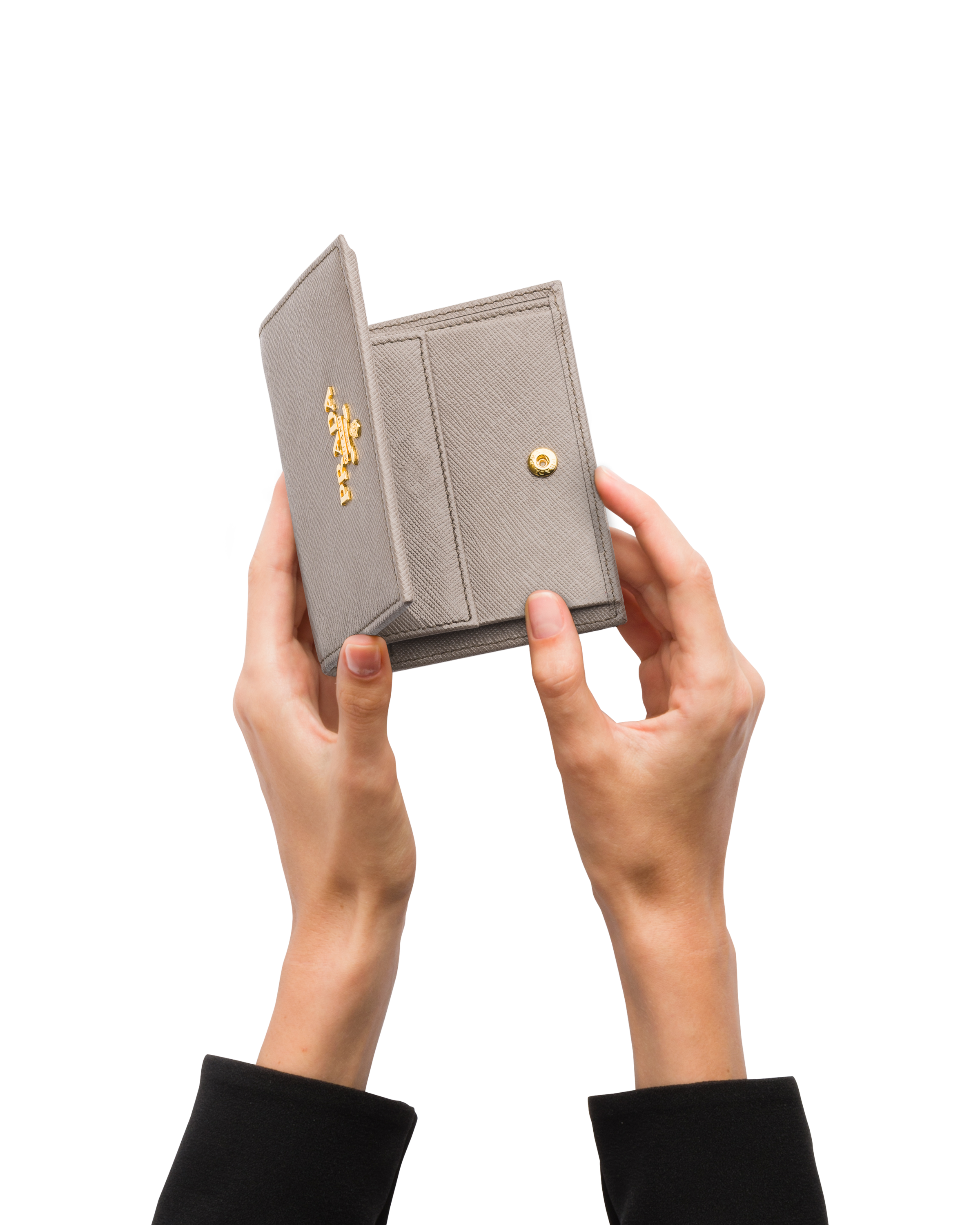 prada saffiano wallet small