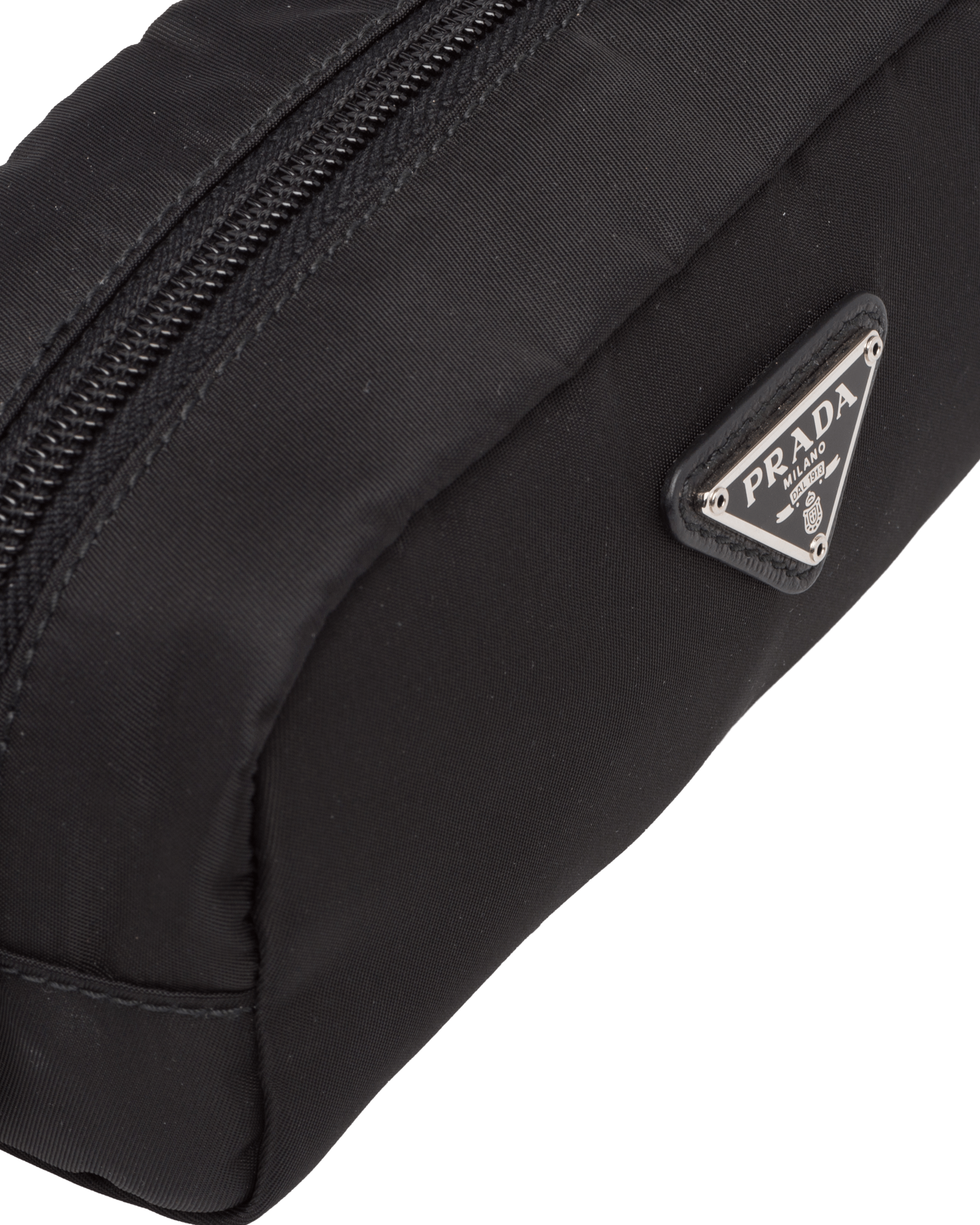 prada re-nylon 再生尼龙手拿包 5