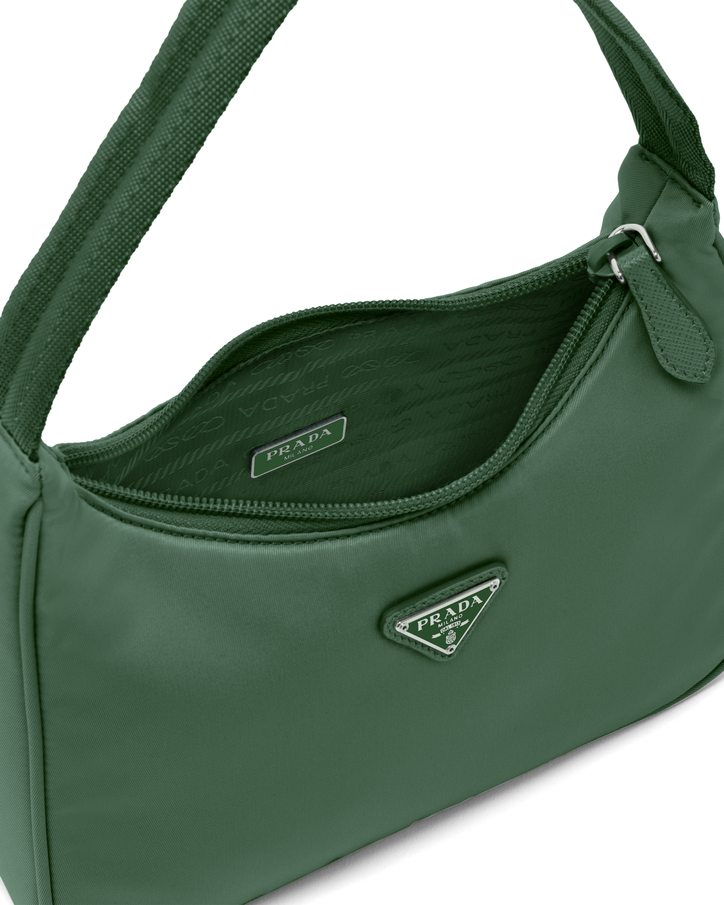 Prada حقيبة Re\u002Dedition 2000 من قماش Re\u002DNylon بحجم صغير 5