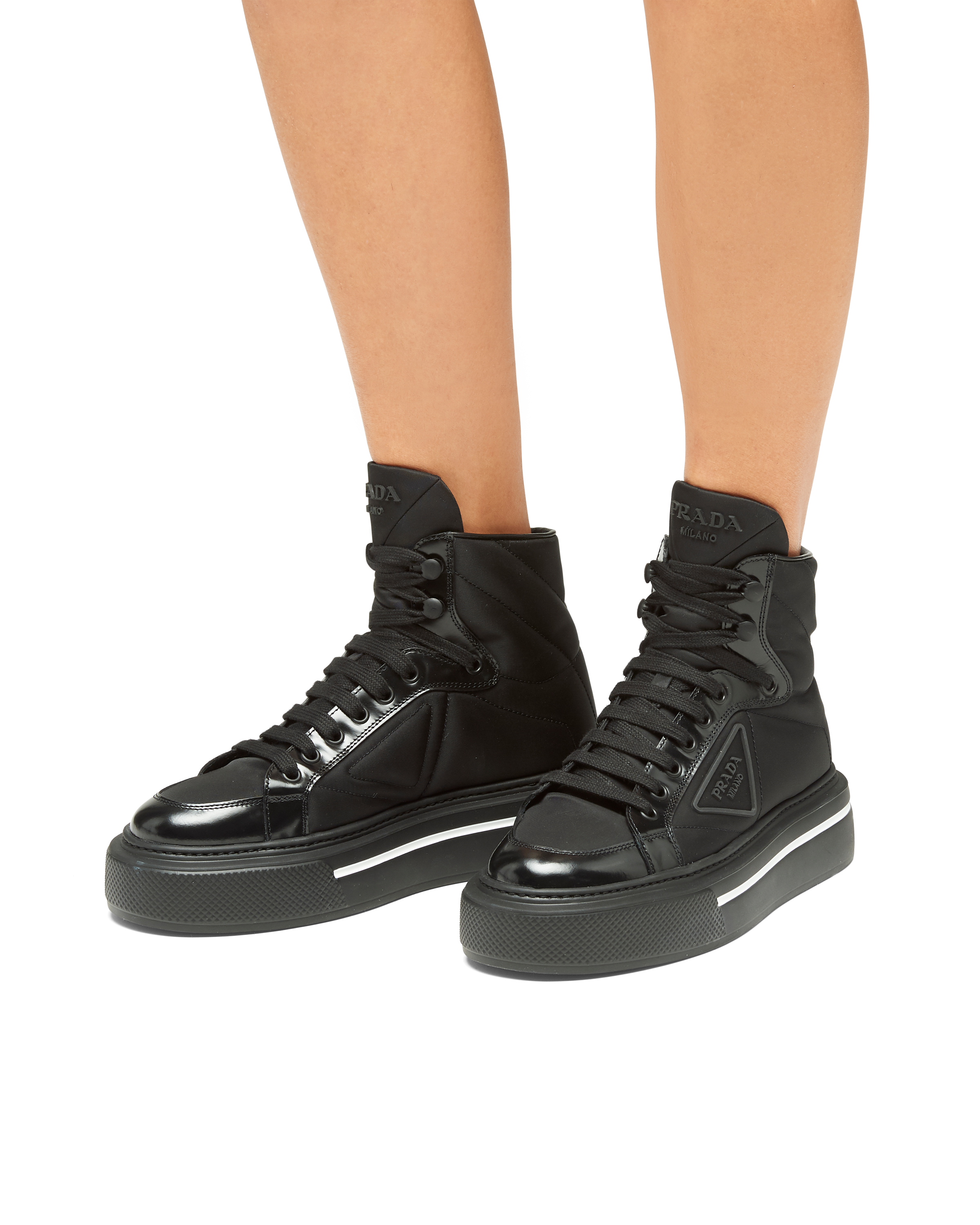 プラダ マクロ Re Nylon xブラッシュドレザー ハイトップスニーカー