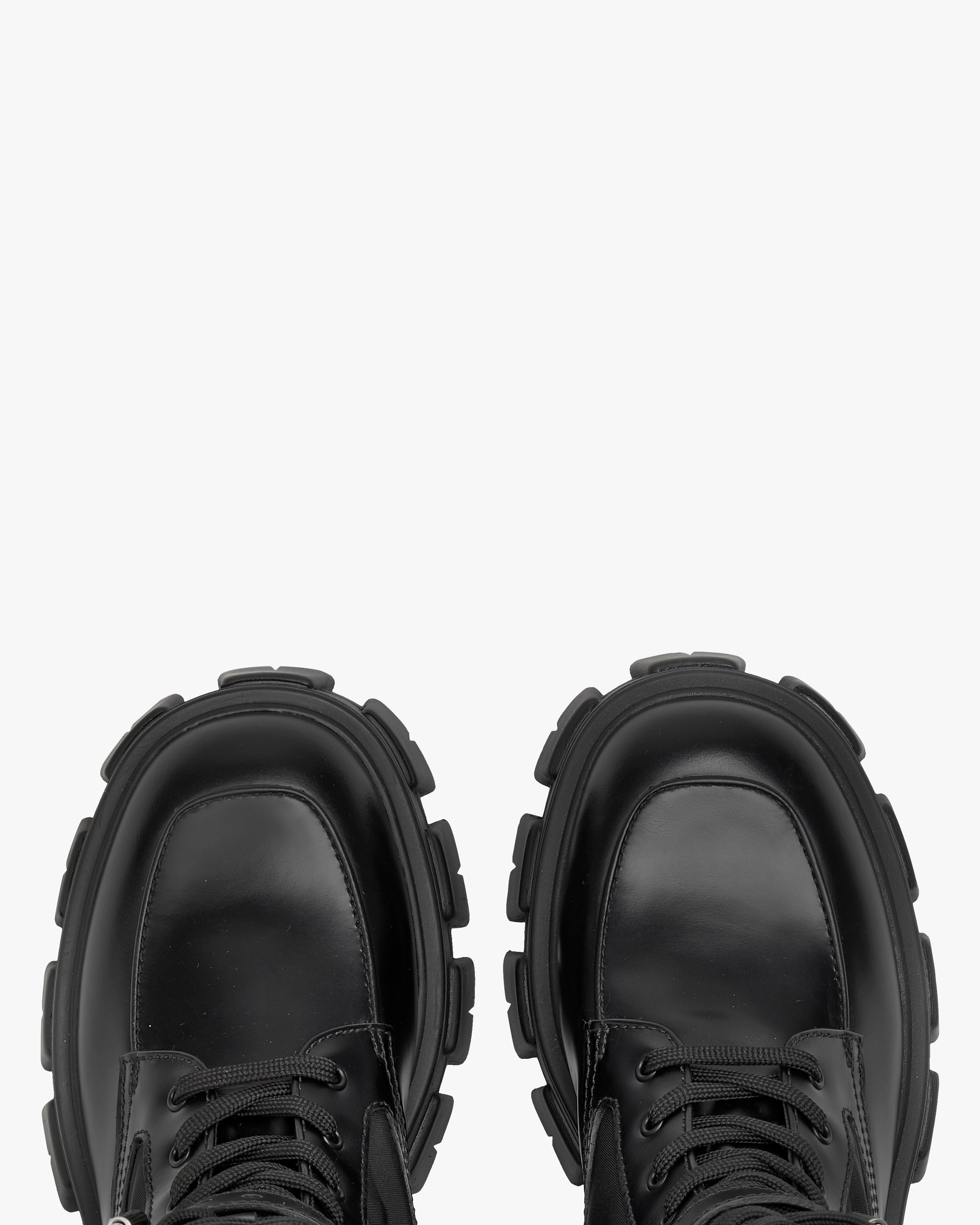 monolith 亮面皮革和尼龙长靴