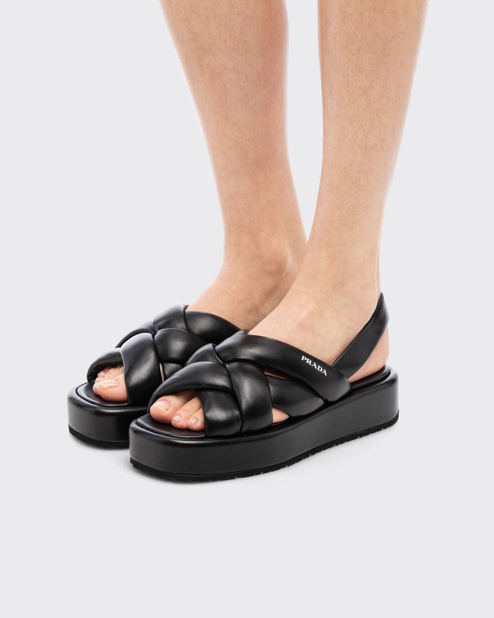 ブラック ナッパレザー フラットフォームサンダル | Prada