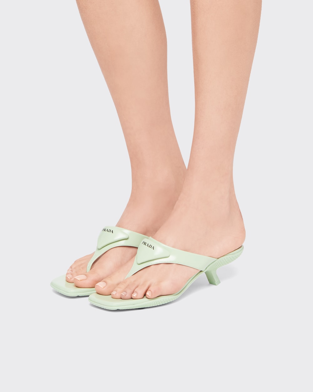 Sandali infradito con tacco in pelle spazzolata Acqua | Prada