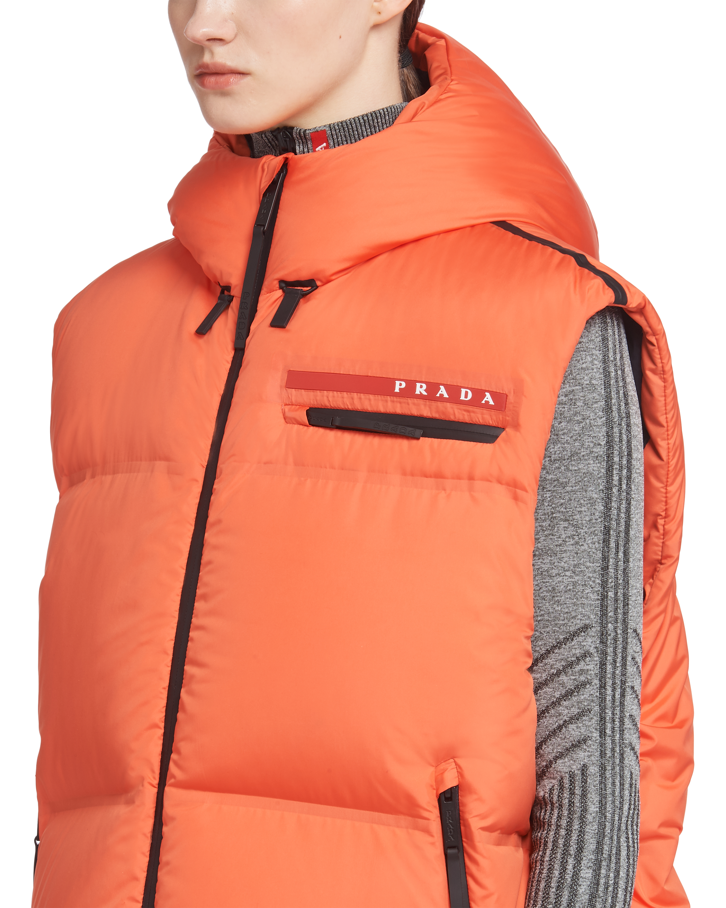 Arriba 42+ imagen orange prada vest