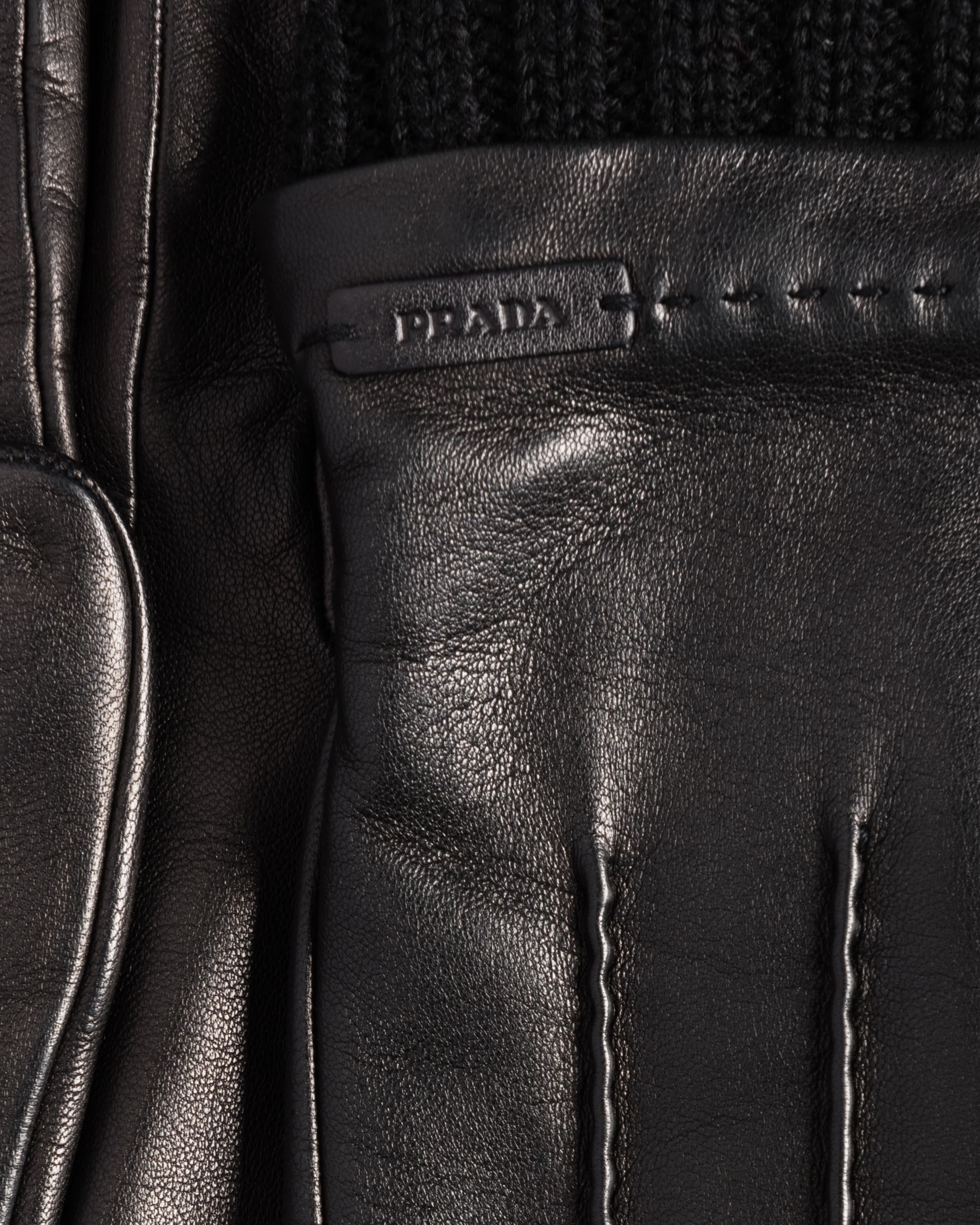 Prada Leather Gloves In Black