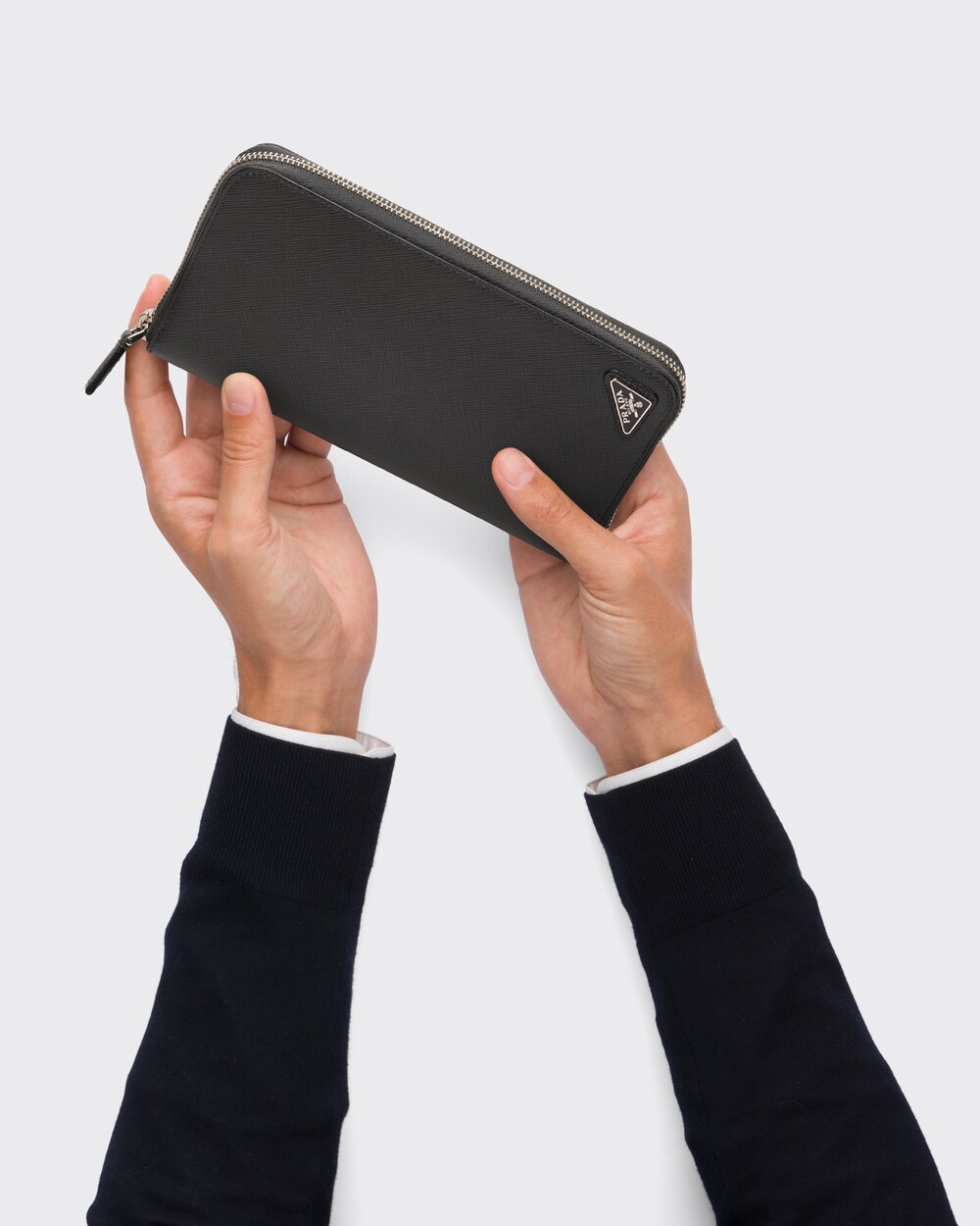 ダークグレー サフィアーノレザー ジップアラウンド財布 | Prada