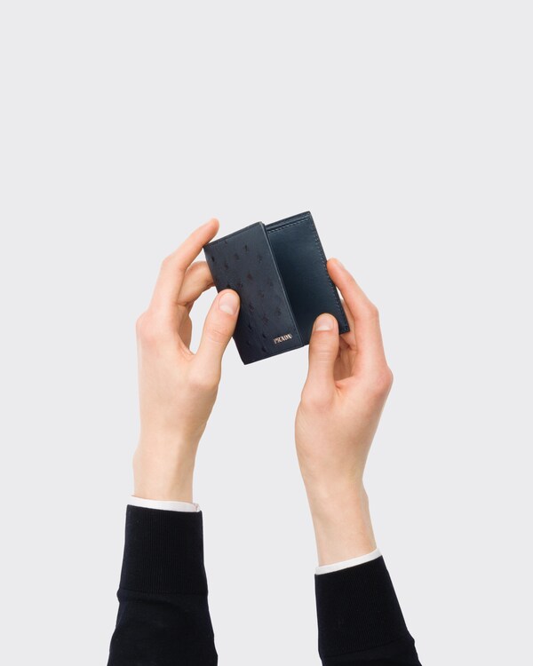 محفظة من جلد النعامة محفظة من جلد النعامة