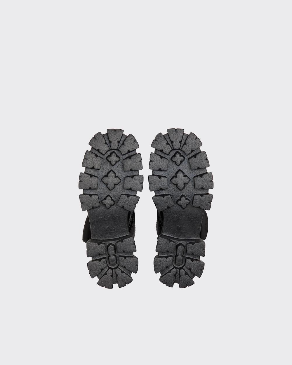 黑色monolith 亮面皮革和尼龙中筒靴 Prada