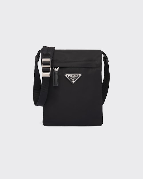 ブラック ショルダーストラップ付 ナイロン クロスボディバッグ Prada