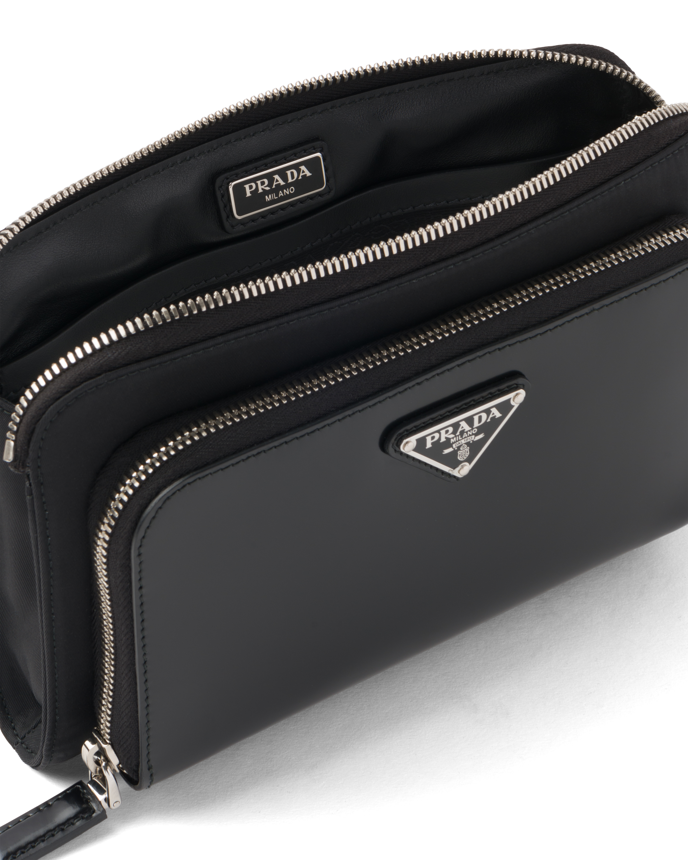 Prada حقيبة كتف من الجلد وقماش Re\u002DNylon 5