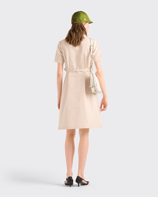 Blusenkleid aus Faille Seta - Sandbeige Blusenkleid aus Faille Seta - Sandbeige