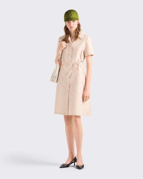 Blusenkleid aus Faille Seta - Sandbeige Blusenkleid aus Faille Seta - Sandbeige