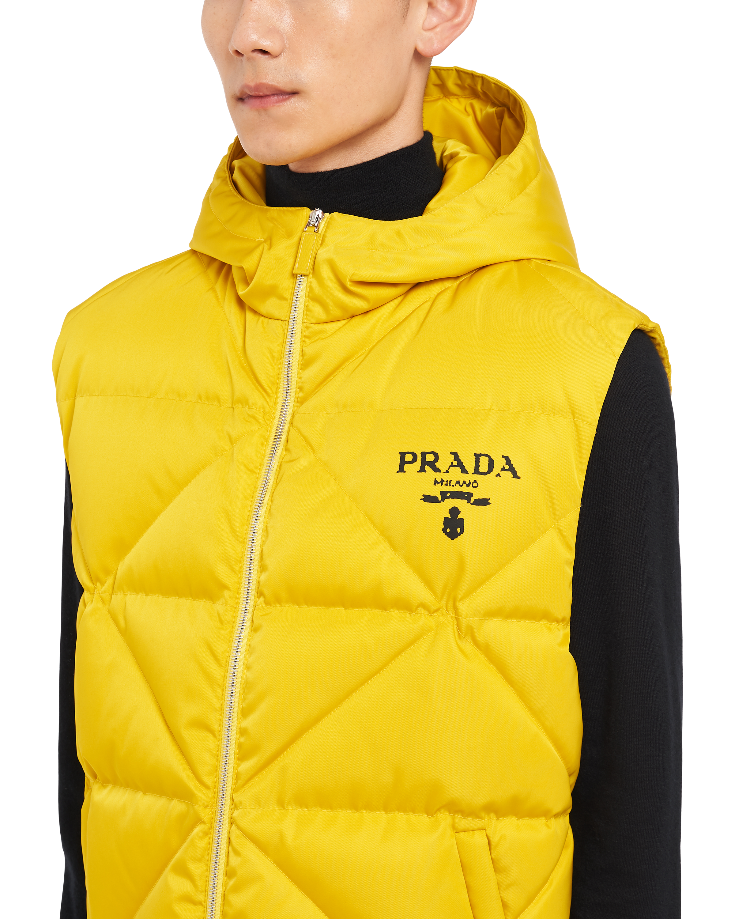 Prada صديرية مبطنة من قماش \x22رينايلون\x22 Re\u002DNylon 5