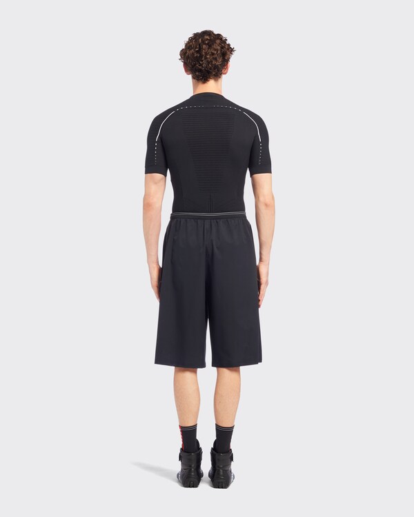 Bermuda en tissu technique stretch léger Bermuda en tissu technique stretch léger