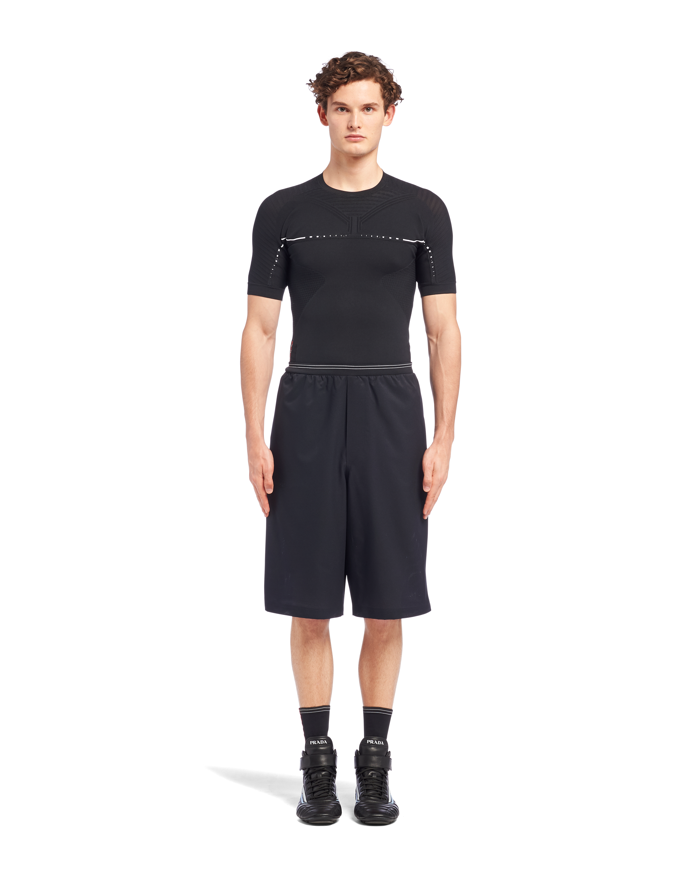 ブラック ライトストレッチ テクニカルファブリック バミューダショーツ | PRADA