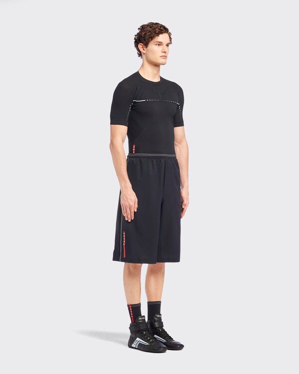 Bermuda en tissu technique stretch léger Bermuda en tissu technique stretch léger