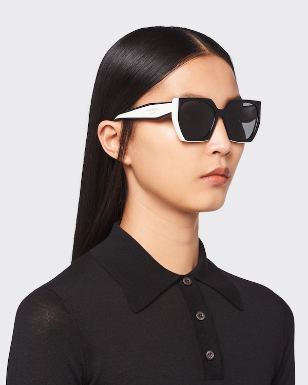 Prada徽标太阳镜 - 石板灰镜片 Prada徽标太阳镜 - 石板灰镜片