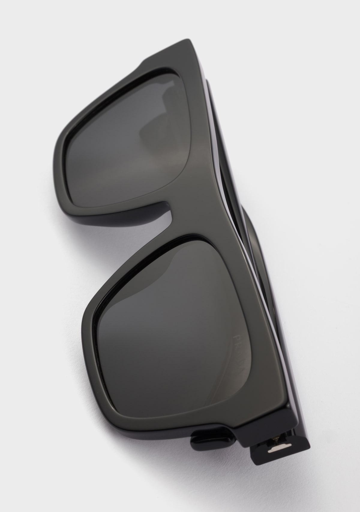 Prada 2026 мужские солнцезащитные очки — имидж 1